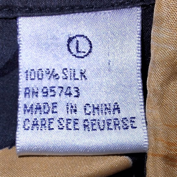 Bill Blass 100% Silk short sleeve button-down tropical shirt in a large. EUC - Picture 3 of 5